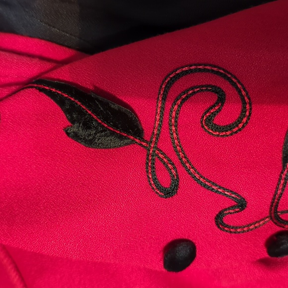 Red/black dress with jacket and side slit. - Picture 10 of 10